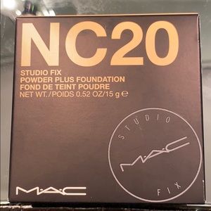 MAC Studio Fix Powder plus foundation